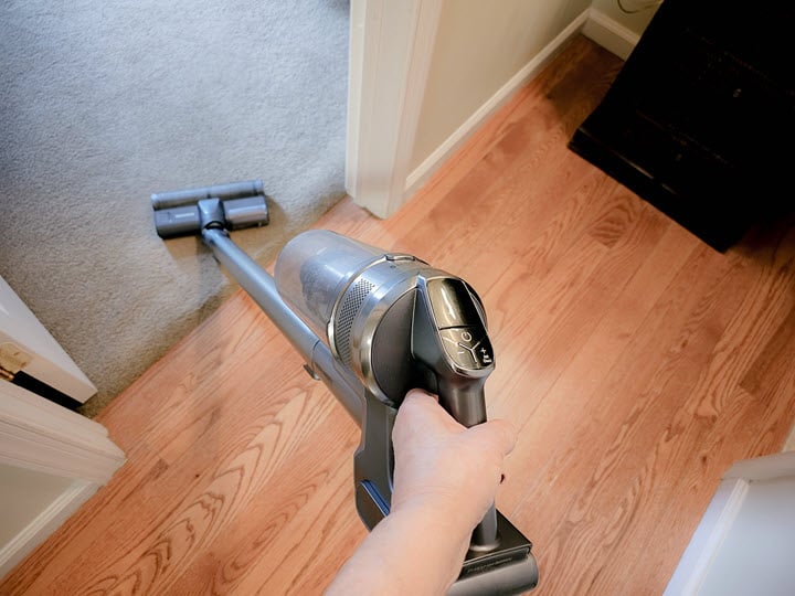 this-one-dust-reducing-vacuum-hack-is-mindblowing-8.jpg